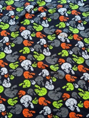 MAKE OFFER! Men's Black Short Sleeve Skull-Print Tee t-shirt Neon Accents Sm/Md